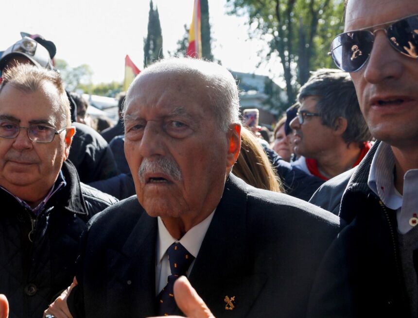 Así fue la última aparición pública de Antonio Tejero en la exhumación de Franco Así fue la última aparición pública de Antonio Tejero en la exhumación de Franco