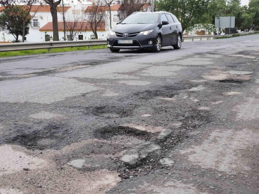 Las lluvias destapan una endémica falta de mantenimiento en las carreteras de Andalucía