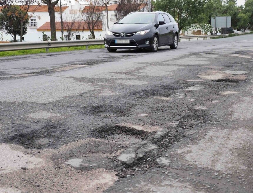 Las lluvias destapan una endémica falta de mantenimiento en las carreteras de Andalucía