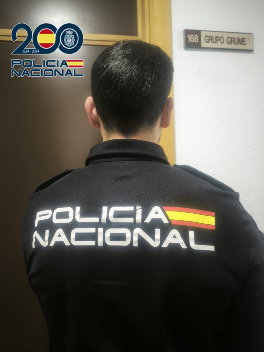 Detenido un entrenador de fútbol base en Málaga por agresión sexual a tres menores: un padre descubrió charlas telefónicas