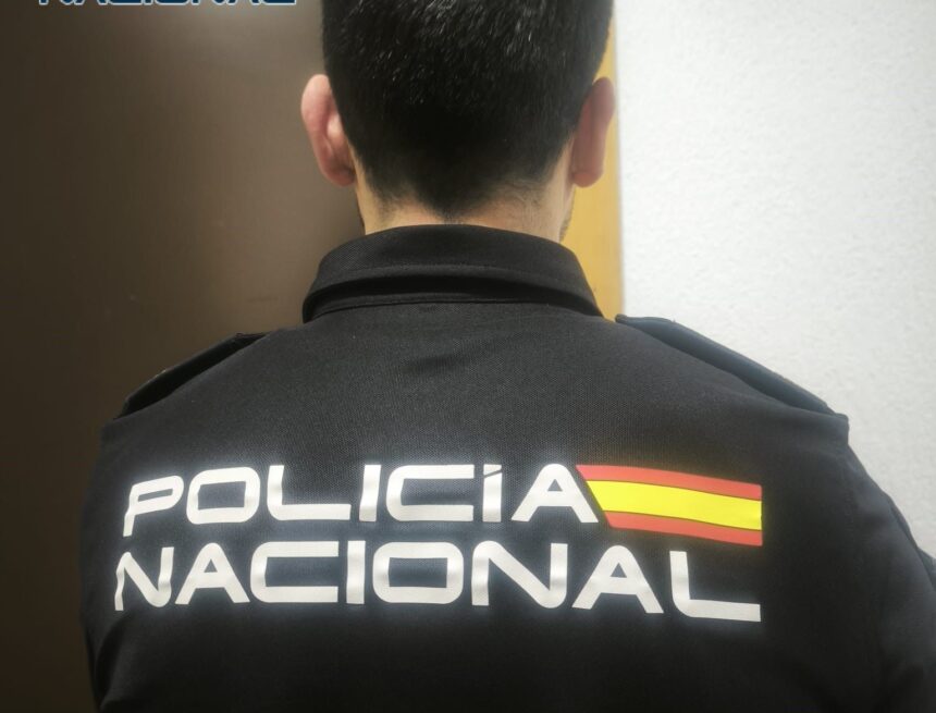 Detenido un entrenador de fútbol base en Málaga por agresión sexual a tres menores: un padre descubrió charlas telefónicas Detenido un entrenador de fútbol base en Málaga por agresión sexual a tres menores: un padre descubrió charlas telefónicas