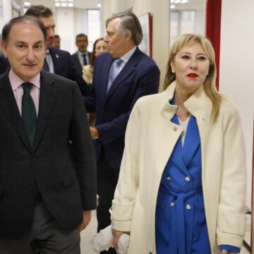 Empresarios y Junta piden al Gobierno descuentos en los vuelos a Madrid «como tienen las islas» y exigen una «fecha exacta y real» para abrir el AVE