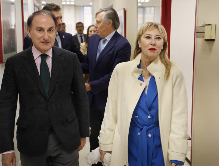 Empresarios y Junta piden al Gobierno descuentos en los vuelos a Madrid «como tienen las islas» y exigen una «fecha exacta y real» para abrir el AVE