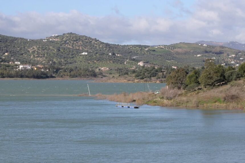 La Viñuela bate récord: el embalse anota su tercer máximo histórico