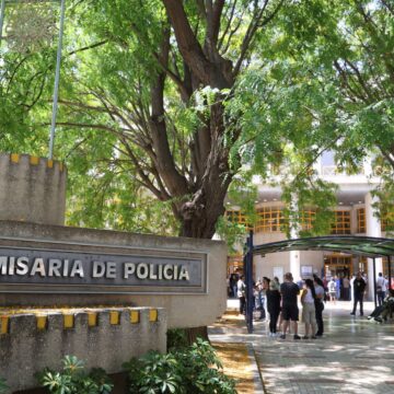 “Intentó clavarme un cuchillo y me escondí tras el tendedero”; detienen a un presunto maltratador tras pedir auxilio la víctima en Málaga