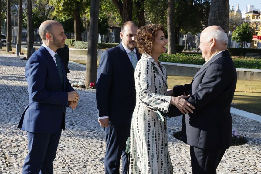 Montero espera remontar las malas encuestas cuando se convoquen elecciones en Andalucía