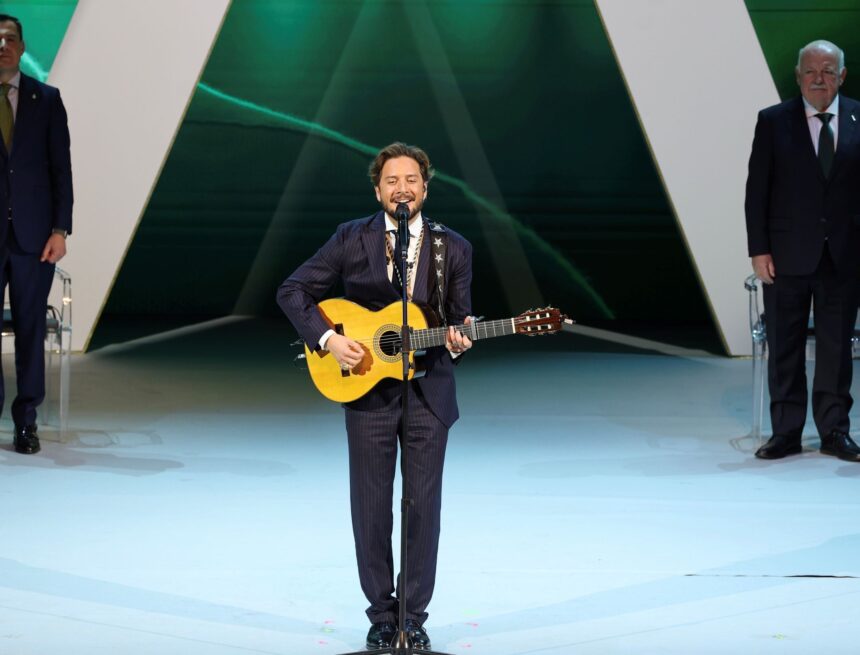 Manuel Carrasco canta el himno de Andalucía Manuel Carrasco canta el himno de Andalucía