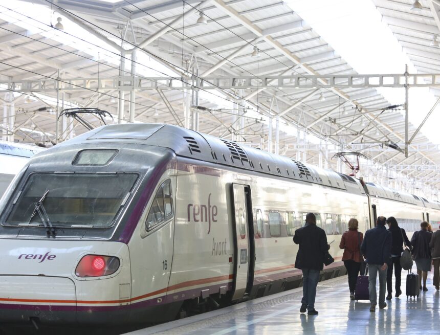 El Avant Málaga-Sevilla también necesitará autobús hasta Antequera El Avant Málaga-Sevilla también necesitará autobús hasta Antequera