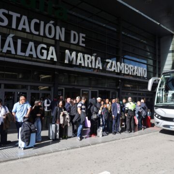 El Festival de Málaga baraja traslasar a los invitados por carretera desde Antequera al no haber AVE directo El Festival de Málaga baraja traslasar a los invitados por carretera desde Antequera al no haber AVE directo
