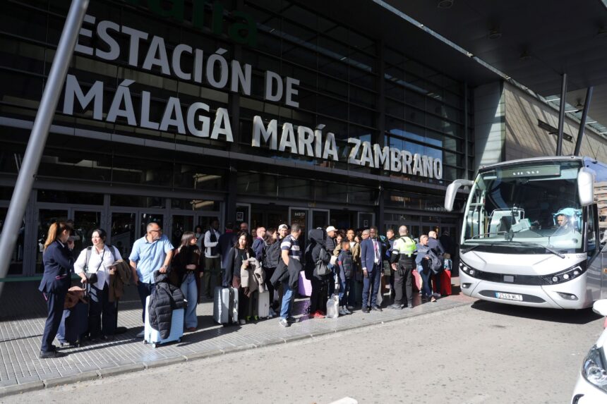 El Festival de Málaga baraja traslasar a los invitados por carretera desde Antequera al no haber AVE directo