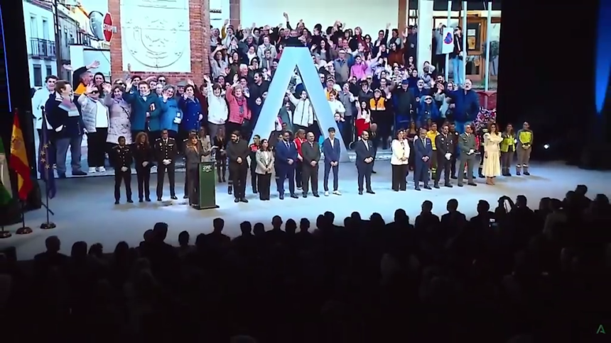 El emocionante aplauso al pueblo de Adamuz por su Medalla en el Día de Andalucía