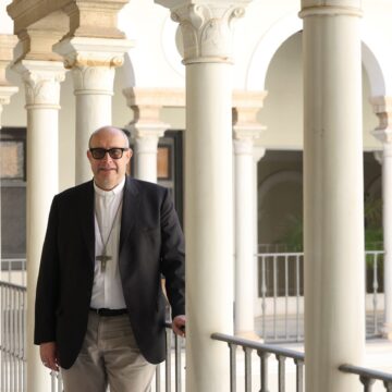 El obispo de Málaga da un toque de atención al Ayuntamiento por su rechazo a la regularización de inmigrantes