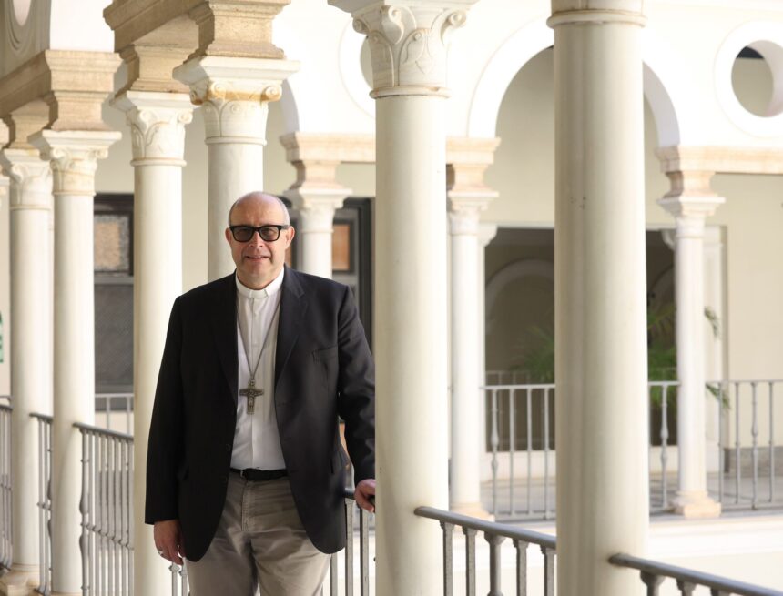 El obispo de Málaga da un toque de atención al Ayuntamiento por su rechazo a la regularización de inmigrantes El obispo de Málaga da un toque de atención al Ayuntamiento por su rechazo a la regularización de inmigrantes