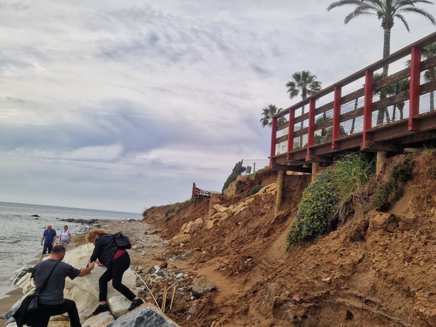 Trabajos a contrarreloj en las playas de la Costa del Sol por los daños millonarios de los temporales