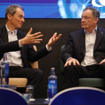 Pedro Duque, sobre el futuro de los viajes espaciales: «Estamos muy lejos de poder enviar a turistas, la profesión todavía tiene que existir»