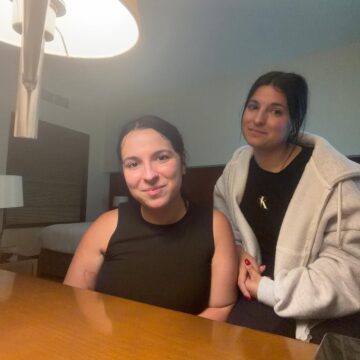 Dos hermanas de Málaga, atrapadas en Abu Dhabi: «Sonaron las alarmas y empezaron las bombas muy cerca»
