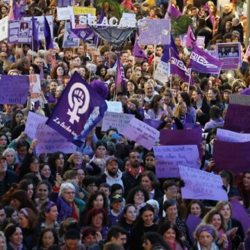 Ocho mujeres en el 8M en Málaga
