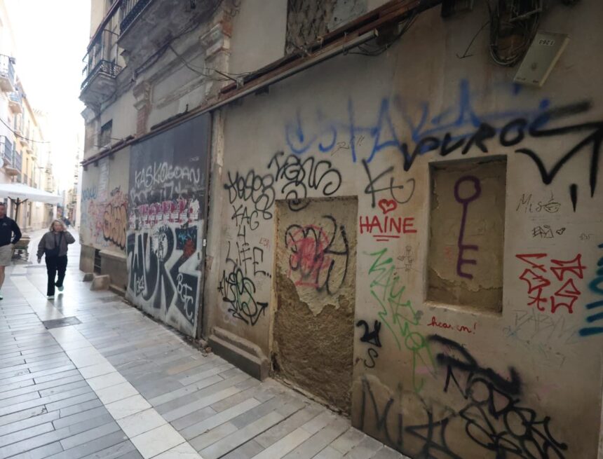 Compran el edificio ‘abandonado’ de calle Beatas por 3,4 millones para hacer apartamentos turísticos