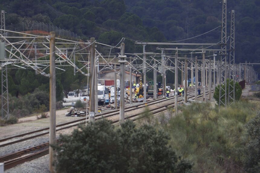 Las víctimas del accidente de Adamuz afean la «falta de comunicación» de Adif