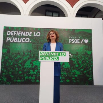 Montero inicia su campaña insistiendo en que Moreno planea el copago sanitario: «Me consta y él lo sabe»