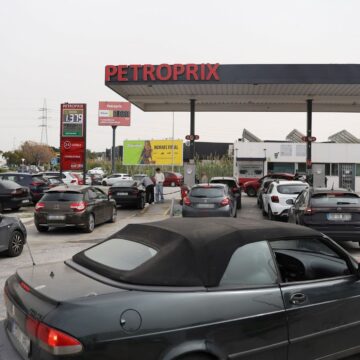 Más afluencia en las gasolineras de Málaga ante la más que segura subida del combustible