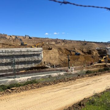 Los trabajos a marcha forzada despejan las vías del AVE en Álora diez días antes del plazo