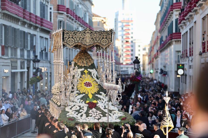 Martes Santo en Málaga, en directo: Martes Santo completo con todas las cofradías en la calle