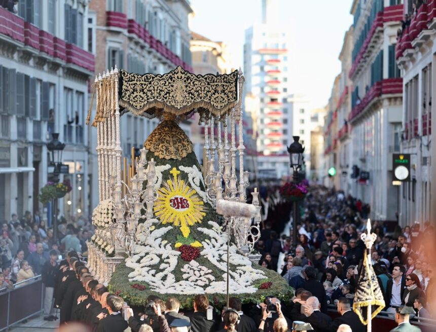 Martes Santo en Málaga, en directo: Martes Santo completo con todas las cofradías en la calle