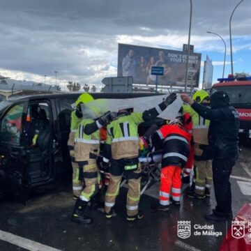 Tres accidentes de tráfico dejan varios heridos en Málaga, uno de ellos evacuado en helicóptero en El Burgo