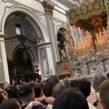 El himno de Lágrimas y Favores cantado por los hombres de trono en San Juan El himno de Lágrimas y Favores cantado por los hombres de trono en San Juan