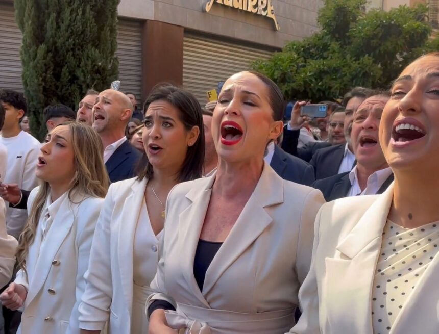 La comparsa de Alhaurín el Grande vuelve a cantar en la procesión de la Pollinica de Málaga