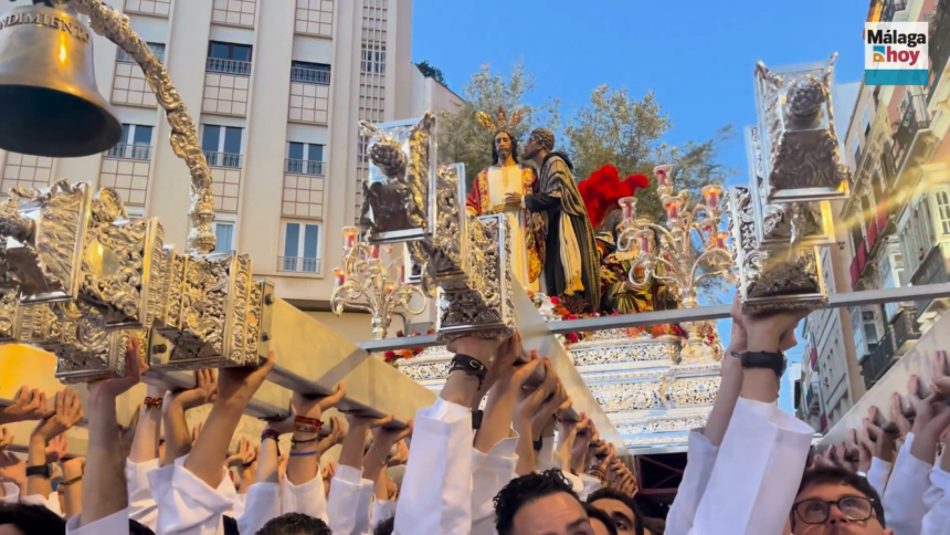 Pulso de los hombres de trono a Prendimiento en la Tribuna de los Pobres de Málaga