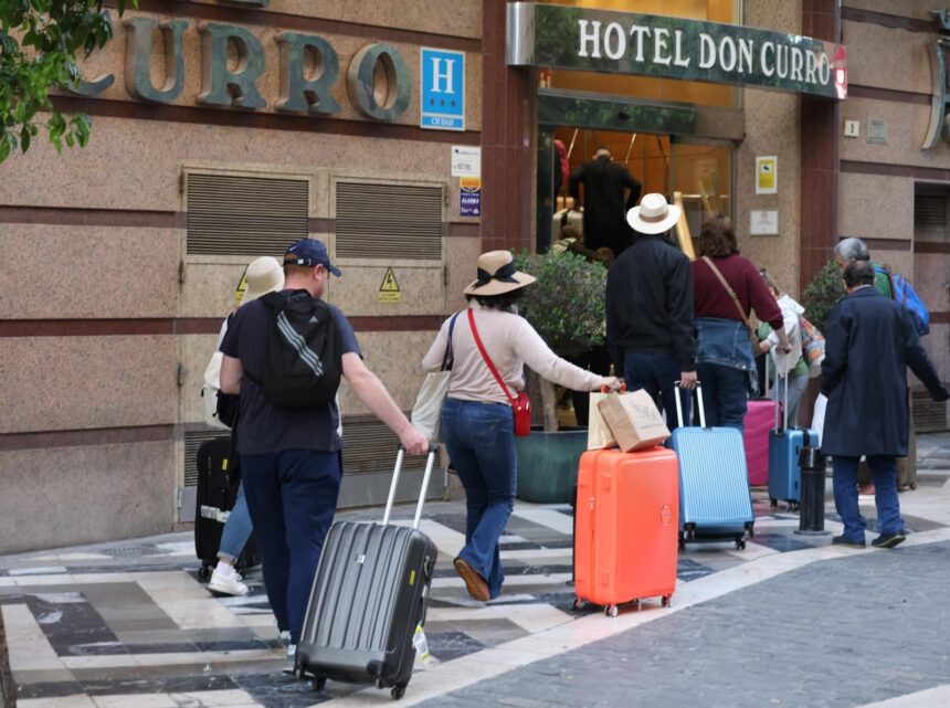 Expertos en turismo creen que Málaga podrá “tolerar” el impacto por no tener AVE Expertos en turismo creen que Málaga podrá “tolerar” el impacto por no tener AVE