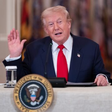 Donald Trump ve la guerra «prácticamente terminada» pero luego avisa de que no parará hasta que Irán esté «totalmente derrotada»