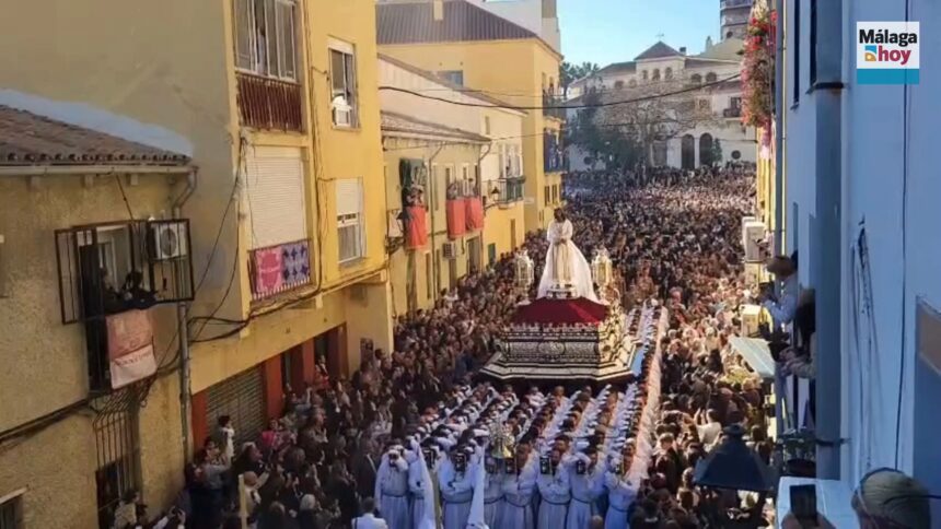 La Trinidad, a los pies del Cautivo de Málaga