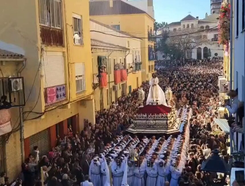 La Trinidad, a los pies del Cautivo de Málaga