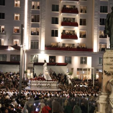 Lunes Santo en Málaga, en directo: devoción cautiva y todas las cofradías en la calle Lunes Santo en Málaga, en directo: devoción cautiva y todas las cofradías en la calle