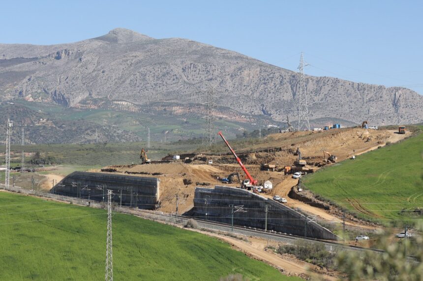 El alcalde de Málaga incide en una política informativa mejor respecto a las obras del AVE directo