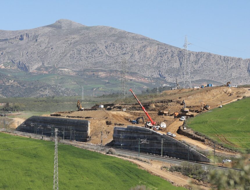 Mazazo al sector turístico de Málaga que se queda sin AVE directo hasta después de Semana Santa