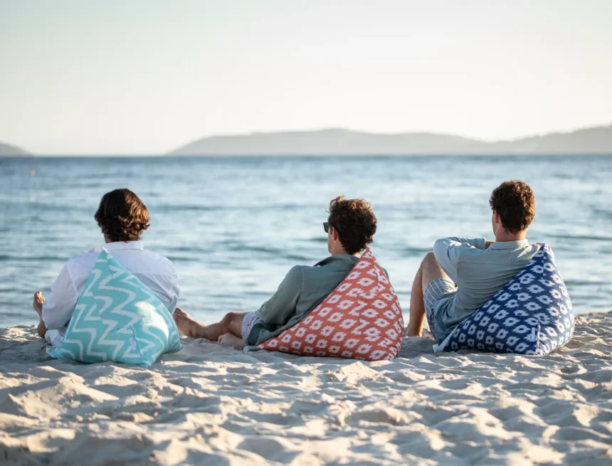 El confort redefine el verano: por qué el puff de playa es el nuevo imprescindible