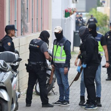 Testigos del golpe policial en la Trinidad, en Málaga: “Ha sido increíble; hacía mucho que el barrio no estaba blindado»