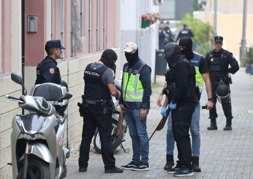 Testigos del golpe policial en la Trinidad, en Málaga: “Ha sido increíble; hacía mucho que el barrio no estaba blindado»