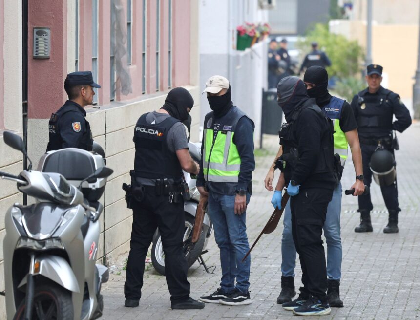 Testigos del golpe policial en la Trinidad, en Málaga: “Ha sido increíble; hacía mucho que el barrio no estaba blindado»