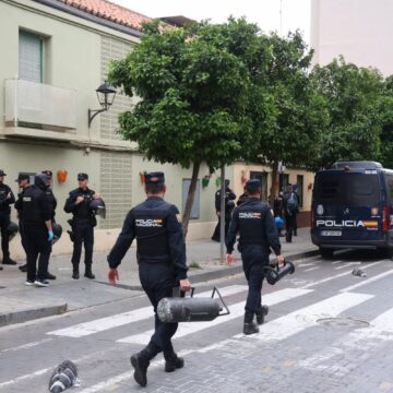 Macrorredada en La Trinidad con 250 policías tras los enfrentamientos violentos entre dos clanes en Málaga