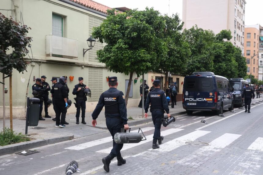 Macrorredada en La Trinidad con 250 policías tras los enfrentamientos violentos entre dos clanes en Málaga