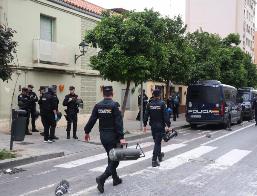 Macrorredada en La Trinidad con 250 policías tras los enfrentamientos violentos entre dos clanes en Málaga