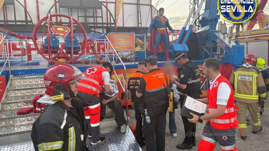 Susto en la Calle del Infierno: el tirachinas de la Feria se rompe y deja a dos niños suspendidos en el aire