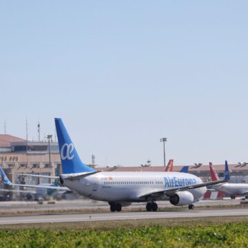 El aeropuerto de Málaga gana 26.000 pasajeros a Madrid en marzo por el corte del AVE El aeropuerto de Málaga gana 26.000 pasajeros a Madrid en marzo por el corte del AVE