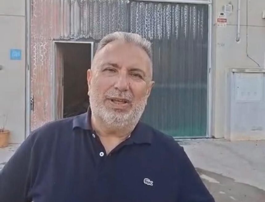 “Pedimos ayuda para seguir trabajando”: el llamamiento de una empresa de helados tras perder su fábrica en el incendio de Cajiz “Pedimos ayuda para seguir trabajando”: el llamamiento de una empresa de helados tras perder su fábrica en el incendio de Cajiz