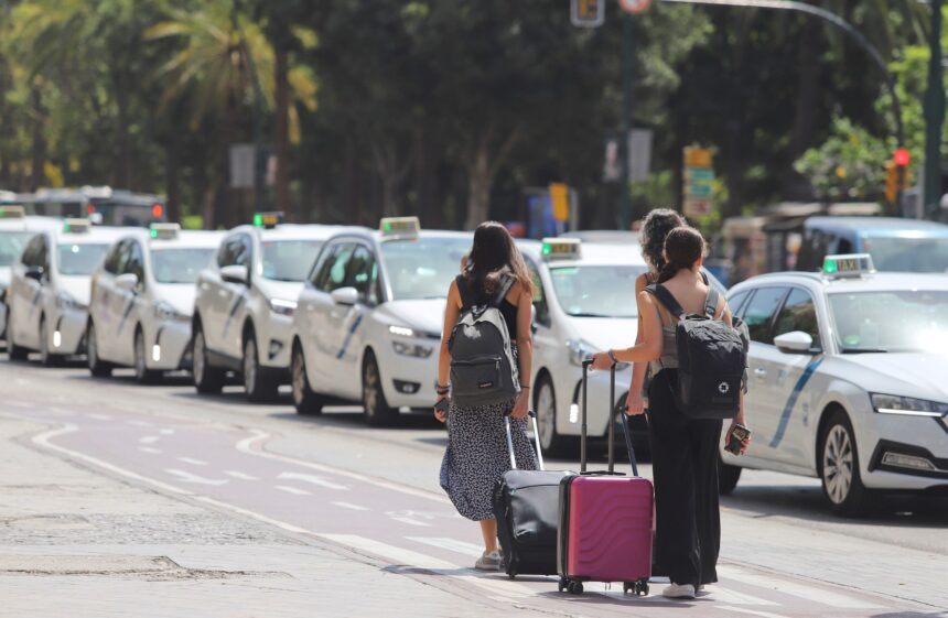 Guerra abierta entre los taxistas y el Ayuntamiento de Málaga por 60 nuevas licencias Guerra abierta entre los taxistas y el Ayuntamiento de Málaga por 60 nuevas licencias